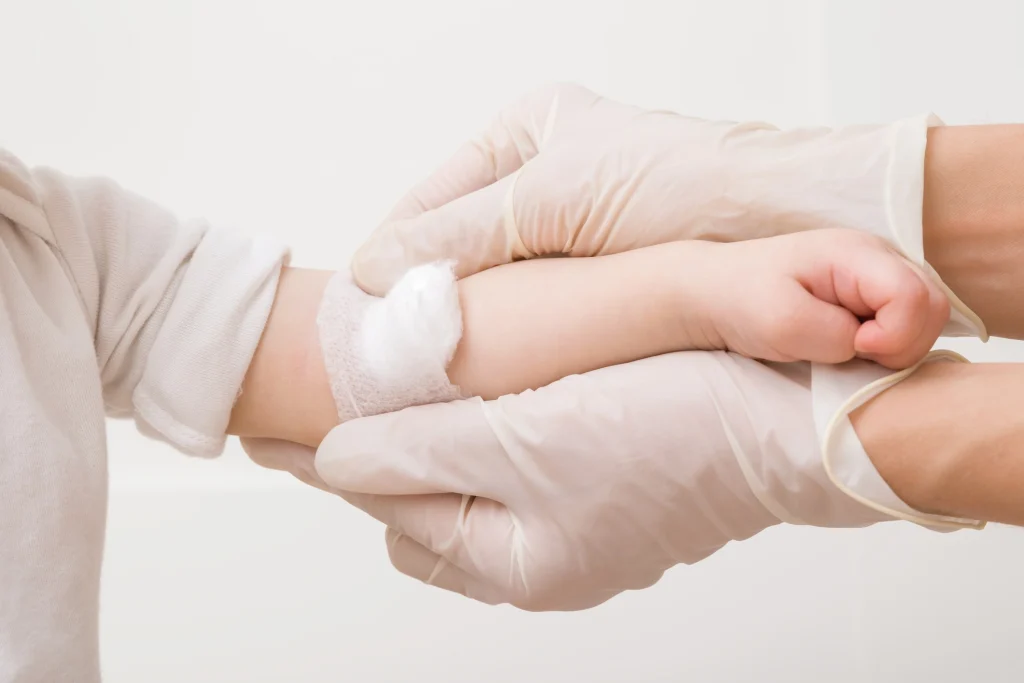 A worker carrying out Paediatric First Aid 